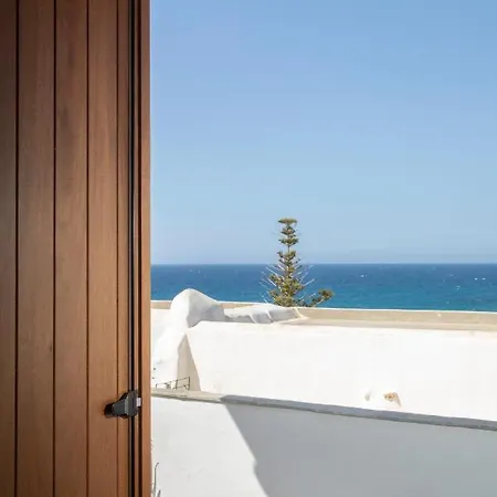 Cycladic Sea View House Near The Castle Apartmán